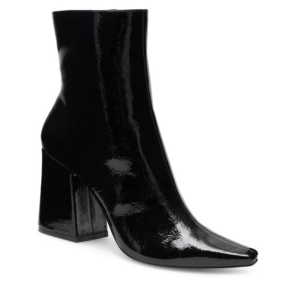 Botki Nine West. Czarne botki damskie Nine West, bez obcasa, na słupku, bez zapięcia. Za 259.99 zł.