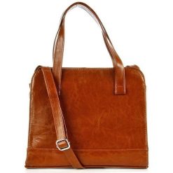 Torebka skórzana damska kuferek DAN-A T244 camel. Brązowe torebki do ręki damskie DAN-A, bez wzorów, ze skóry, bez dodatków. Za 329.99 zł.