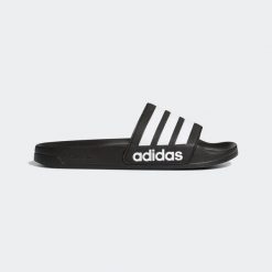 Sandały Mężczyzna Adidas Adilette czarny. Białe klapki męskie Adidas, sportowe. Za 200.00 zł.