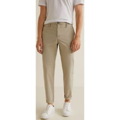 Mango Man - Spodnie Borne3. Szare eleganckie spodnie męskie Mango Man, z bawełny. W wyprzedaży za 139.90 zł.