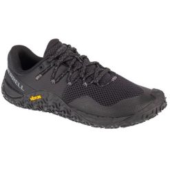 Buty do biegania Merrell Trail Glove 7 J037336 czarne. Czarne obuwie sportowe damskie bez wzorów, z gumy, do biegania. Za 708.57 zł.