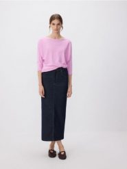 Sweter z wiskozą - różowy. Czerwone swetry damskie Reserved, l, bez wzorów, z dzianiny, bez kołnierzyka, bez ramiączek, bez kaptura. W wyprzedaży za 49.99 zł.
