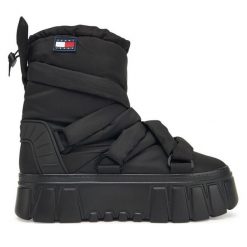 Śniegowce Tommy Jeans. Czarne śniegowce i trapery damskie Tommy Jeans, z jeansu. Za 559.99 zł.