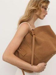 Torba shopper z imitacji zamszu z kosmetyczką - brązowy. Brązowe torebki shopper damskie Sinsay, bez wzorów, bez dodatków. Za 59.99 zł.