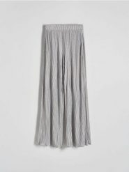 Spodnie ze strukturalnej dzianiny - jasnoszary. Szare spodnie materiałowe damskie Reserved, l, bez wzorów, z dzianiny. W wyprzedaży za 29.99 zł.