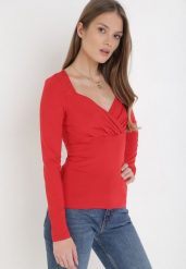 Czerwona Bluzka Phylys. Czerwone bluzki damskie Born2be, m, bez wzorów, z dzianiny, bez kołnierzyka, bez ramiączek. Za 79.99 zł.