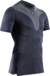 Koszulka męska X-Bionic COREFUSION RUN SHIRT X BLACK B120. Czarne koszulki sportowe męskie X Bionic, l, bez wzorów, bez kołnierzyka, bez ramiączek, do biegania. Za 469.99 zł.