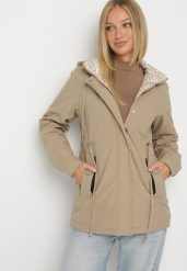 Ciemnobeżowa Kurtka Parka z Kapturem z Ozdobną Wyściółką Tiolara. Brązowe kurtki damskie Born2be, l, bez wzorów, z jeansu, z kapturem. Za 169.99 zł.