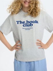 T-shirt oversize z nadrukiem - jasnoszary. Szare t-shirty damskie Reserved, l, bez wzorów, z bawełny, bez kołnierzyka. W wyprzedaży za 45.99 zł.