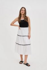 Bawełniana spódnica midi biała. Białe spódnice damskie MOODO, l, bez wzorów, z bawełny, midi. Za 139.99 zł.