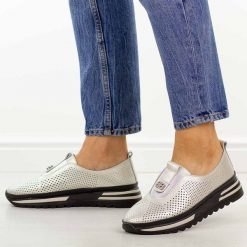 Złote ażurowe skórzane półbuty damskie S.Barski 7092. Żółte półbuty damskie S.BARSKI, na jesień, w ażurowe wzory, z jeansu, casualowe, z okrągłym noskiem, bez obcasa, na płaskiej podeszwie, bez zapięcia. Za 249.00 zł.