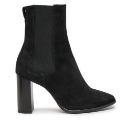 Botki Calvin Klein. Czarne botki damskie Calvin Klein, bez obcasa, na słupku, bez zapięcia. Za 469.99 zł.