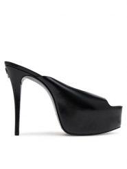 Naked Wolfe Klapki Fab Czarny. Czarne klapki damskie Naked Wolfe, bez wzorów, ze skóry, bez obcasa. Za 1,279.00 zł.