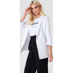 Trendyol Marynarka oversize zapinana na guzik -. Żakiety damskie Trendyol. W wyprzedaży za 60.89 zł.