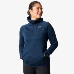 Bluza polarowa turystyka damska Swedemount Lofoten Tech Fleece Zip Hood W. Niebieskie bluzy damskie SWEDEMOUNT, bez wzorów, z polaru, bez kaptura. Za 279.99 zł.
