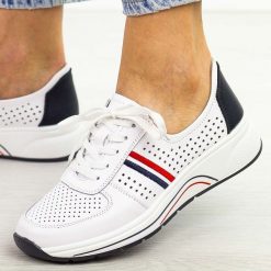 Białe ażurowe skórzane półbuty damskie S.Barski 097. Białe półbuty damskie S.BARSKI, na lato, w ażurowe wzory, ze skóry, eleganckie, bez obcasa, bez zapięcia. Za 269.00 zł.