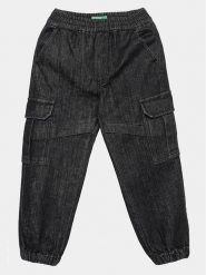 United Colors Of Benetton Joggery 4EJVCF024 Czarny Relaxed Fit. Czarne spodnie materiałowe dla chłopców United Colors Of Benetton, bez wzorów, z bawełny. Za 199.99 zł.