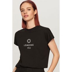 T-shirt z nadrukiem - Czarny. Czarne t-shirty damskie Reserved, z nadrukiem. Za 29.99 zł.