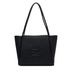 Torebka KARL LAGERFELD. Czarne torebki do ręki damskie KARL LAGERFELD, bez wzorów, bez dodatków. Za 1,299.00 zł.