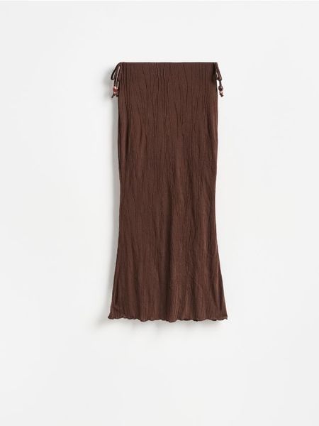 Spódnica ze strukturalnej dzianiny - brązowy. Brązowe spódnice damskie Reserved, l, bez wzorów, z dzianiny, dopasowane. W wyprzedaży za 32.99 zł.