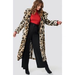 NA-KD Trend Płaszcz ze sztucznego futra Leo - Multicolor. Szare płaszcze damskie NA-KD Trend. Za 445.95 zł.