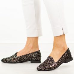 Czarne skórzane ażurowe półbuty damskie Filippo Dp7710/26. Czarne półbuty damskie Filippo, na lato, w ażurowe wzory, z jeansu, biznesowe, z okrągłym noskiem, bez obcasa, na płaskiej podeszwie, bez zapięcia. Za 219.00 zł.