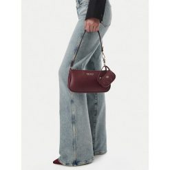 Torebka Nine West. Czerwone torebki do ręki damskie Nine West, bez wzorów, klasyczne, bez dodatków. Za 169.99 zł.