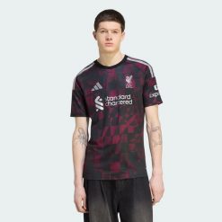 Koszulka z trzeciego zestawu Liverpool FC 26/27. Czarne koszulki sportowe męskie Adidas, xs, bez wzorów, z dzianiny, bez kołnierzyka, bez ramiączek, do piłki nożnej, climacool (adidas). Za 439.00 zł.