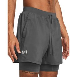 Under Armour UA LAUNCH 5 2-IN-1 SHORTS Szorty męskie. Szare szorty męskie Under Armour, l, bez wzorów, z materiału. W wyprzedaży za 153.99 zł.