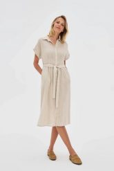 Wiskozowo-lniana sukienka beżowa. Brązowe sukienki damskie MOODO, l, bez wzorów, ze lnu, bez kołnierzyka, bez ramiączek. Za 179.99 zł.