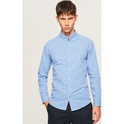 Koszula slim fit w drobną kratkę - Niebieski. Niebieskie koszule męskie Reserved, w kratkę. W wyprzedaży za 49.99 zł.