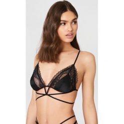 For Love & Lemons Biustonosz z koronką Karina - Black. Czarne biustonosze For Love & Lemons, w koronkowe wzory, z koronki. W wyprzedaży za 210.78 zł.