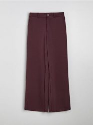 Eleganckie spodnie wide leg z domieszką wiskozy - czerwony. Czerwone spodnie materiałowe damskie Sinsay, l, bez wzorów, z wiskozy. Za 59.99 zł.