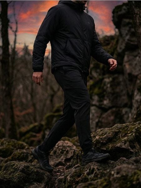 Spodnie jogger sportowe SNSY PERFORMANCE - czarny. Czarne spodnie sportowe damskie Sinsay, l, bez wzorów. Za 69.99 zł.