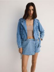 Jeansowe spódnico-szorty - niebieski. Niebieskie szorty damskie Reserved, bez wzorów, z bawełny. W wyprzedaży za 69.99 zł.