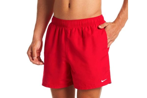 Spodenki męskie kąpielowe Nike Essential 7. Czerwone kąpielówki męskie Nike, m, bez wzorów, z materiału, do pływania. Za 137.99 zł.