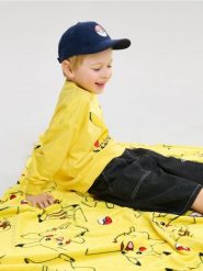 Koc Pokemon - żółty. Żółte kocyki dla dzieci Sinsay. Za 35.99 zł.