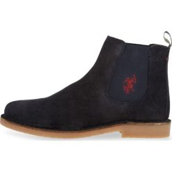 U.S. POLO ASSN. buty za kostkę męskie Must 42 ciemny niebieski. Niebieskie eleganckie półbuty U.S. Polo Assn., za kostkę, bez zapięcia. W wyprzedaży za 335.00 zł.