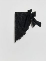 Koronkowa spódnica mini - czarny. Czarne spódnice damskie Reserved, bez wzorów, z dzianiny, mini, asymetryczne. Za 89.99 zł.