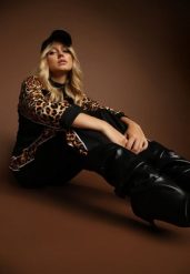 Czarny Komplet Dresowy z Panterkowymi Wstawkami Bluza i Spodnie Wide Leg Redrie. Czarne spodnie dresowe damskie Renee, l, z aplikacjami, z dresówki. Za 79.99 zł.