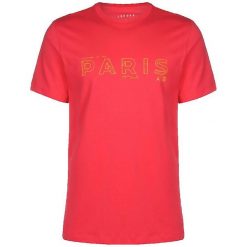 Koszulka Mężczyzna Nike Psg czerwony. Czerwone koszulki sportowe męskie Nike, m, bez wzorów, bez kołnierzyka, bez ramiączek. W wyprzedaży za 164.50 zł.