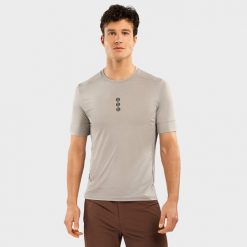 Koszulka rowerowa Gravel męska SIROKO Cedar. Brązowe buty sportowe męskie SIROKO, bez zapięcia, rowerowe. Za 169.00 zł.