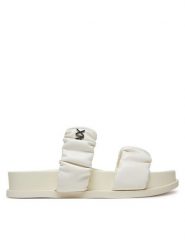 Armani Exchange Klapki XDP062 XV926 00894 Écru. Klapki damskie Armani Exchange, bez wzorów, ze skóry, bez obcasa. Za 389.99 zł.
