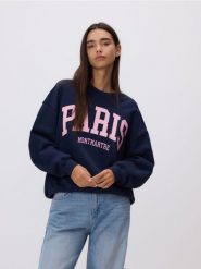 Bluza z haftowanym napisem - granatowy. Niebieskie bluzy damskie Reserved, l, bez wzorów, z bawełny, bez kaptura. Za 119.99 zł.