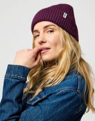 DAMSKA CZAPKA WRANGLER RIB BEANIE ITALIAN PLUM 112372398. Czapki i kapelusze damskie Wrangler, bez wzorów. Za 89.99 zł.