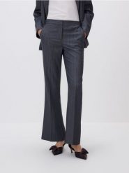 Spodnie flare w paski - ciemnoszary. Szare spodnie materiałowe damskie Reserved, l, bez wzorów, z tkaniny. Za 149.99 zł.