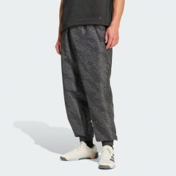 Spodnie Power Workout Aop. Brązowe spodnie materiałowe męskie Adidas, bez wzorów. Za 299.00 zł.