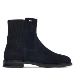 Sztyblety Tommy Hilfiger. Niebieskie botki damskie Tommy Hilfiger, bez obcasa, na płaskiej podeszwie, bez zapięcia. Za 649.99 zł.