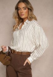 Biała Koszula z Lnu i Wiskozy o Kroju Oversize w Metaliczne Paski Velirna. Białe bluzki damskie Renee, bez wzorów, z jeansu, eleganckie, bez kołnierzyka, bez ramiączek. Za 74.99 zł.