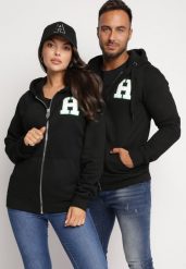 Czarna Bluza z Polarem i Kapturem Ozdobiona Naszywką Torrina. Czarne bluzy męskie Born2be, l, z aplikacjami, z polaru, z kapturem. Za 109.99 zł.
